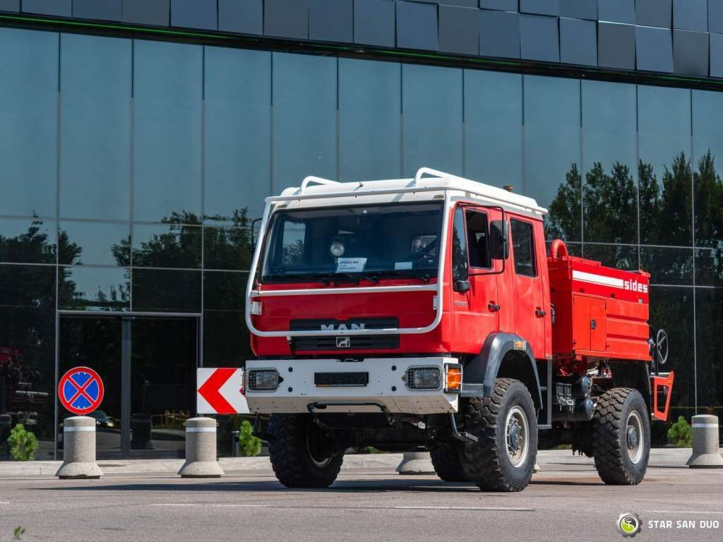 MAN LE220B 4x4 E Fire Truck Feuerwehr - 卡车:图2 MAN LE220B 4x4 E Fire Truck Feuerwehr - 卡车:图2