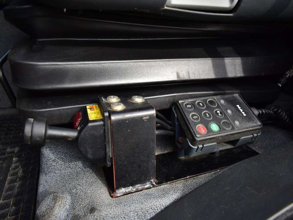 翻斗车 MAN  TGS 35.400 8X4 PALFINGER PK 33002 CRANE KIPPER：图22