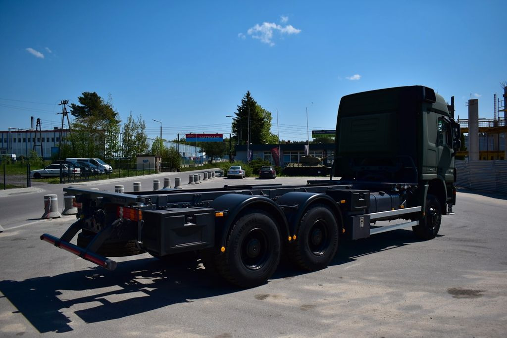 Mercedes-Benz ACTROS 3344 6x6 Chassis Twist Lock BDF LIKE NEW! - 集装箱运输车/ 可拆卸车身的卡车:图5 Mercedes-Benz ACTROS 3344 6x6 Chassis Twist Lock BDF LIKE NEW! - 集装箱运输车/ 可拆卸车身的卡车:图5