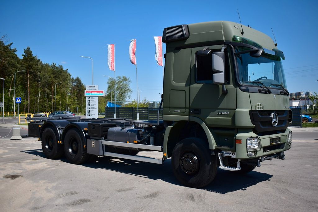 Mercedes-Benz ACTROS 3344 6x6 Chassis Twist Lock BDF LIKE NEW! - 集装箱运输车/ 可拆卸车身的卡车:图1 Mercedes-Benz ACTROS 3344 6x6 Chassis Twist Lock BDF LIKE NEW! - 集装箱运输车/ 可拆卸车身的卡车:图1