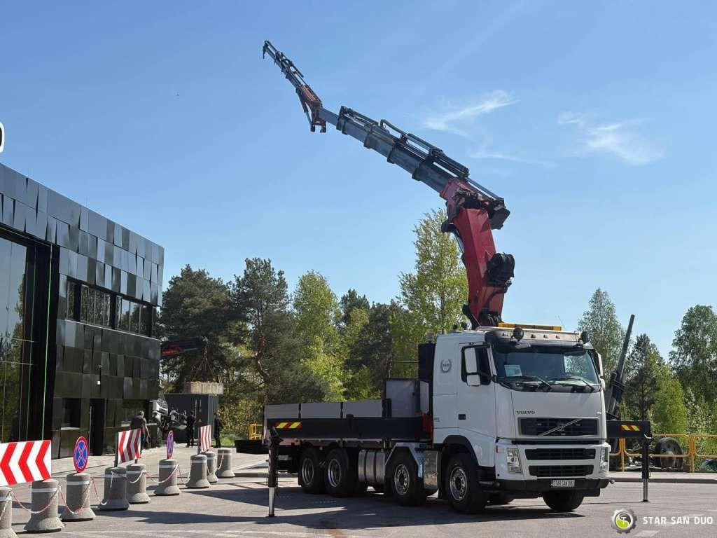 Volvo FH 520 8x4 HMF THOR K6 Fly Jib Euro 4 Winch - 起重车:图2 Volvo FH 520 8x4 HMF THOR K6 Fly Jib Euro 4 Winch - 起重车:图2