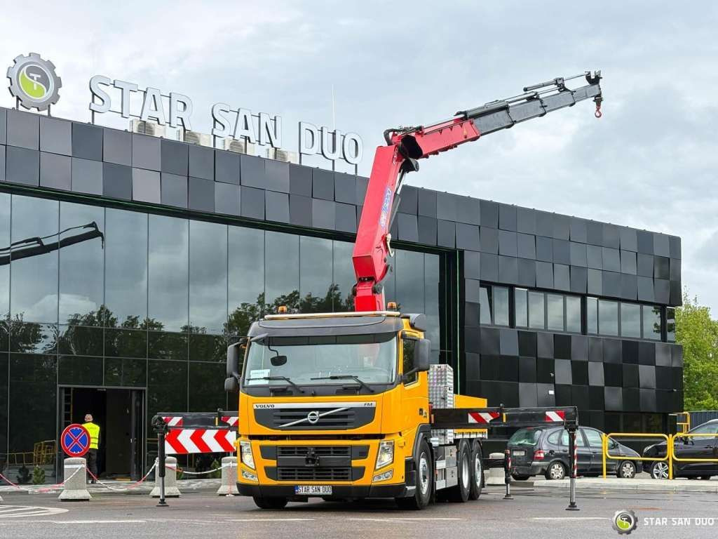 Volvo FM 460 6x4x4 HMF 3220 Crane HDS - 牵引车:图1 Volvo FM 460 6x4x4 HMF 3220 Crane HDS - 牵引车:图1