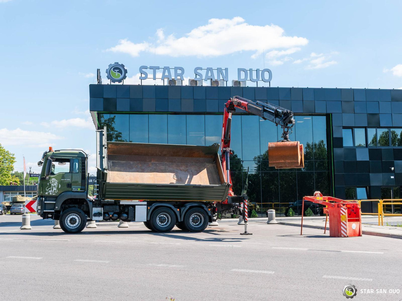 - 翻斗车:图1 - 翻斗车:图1