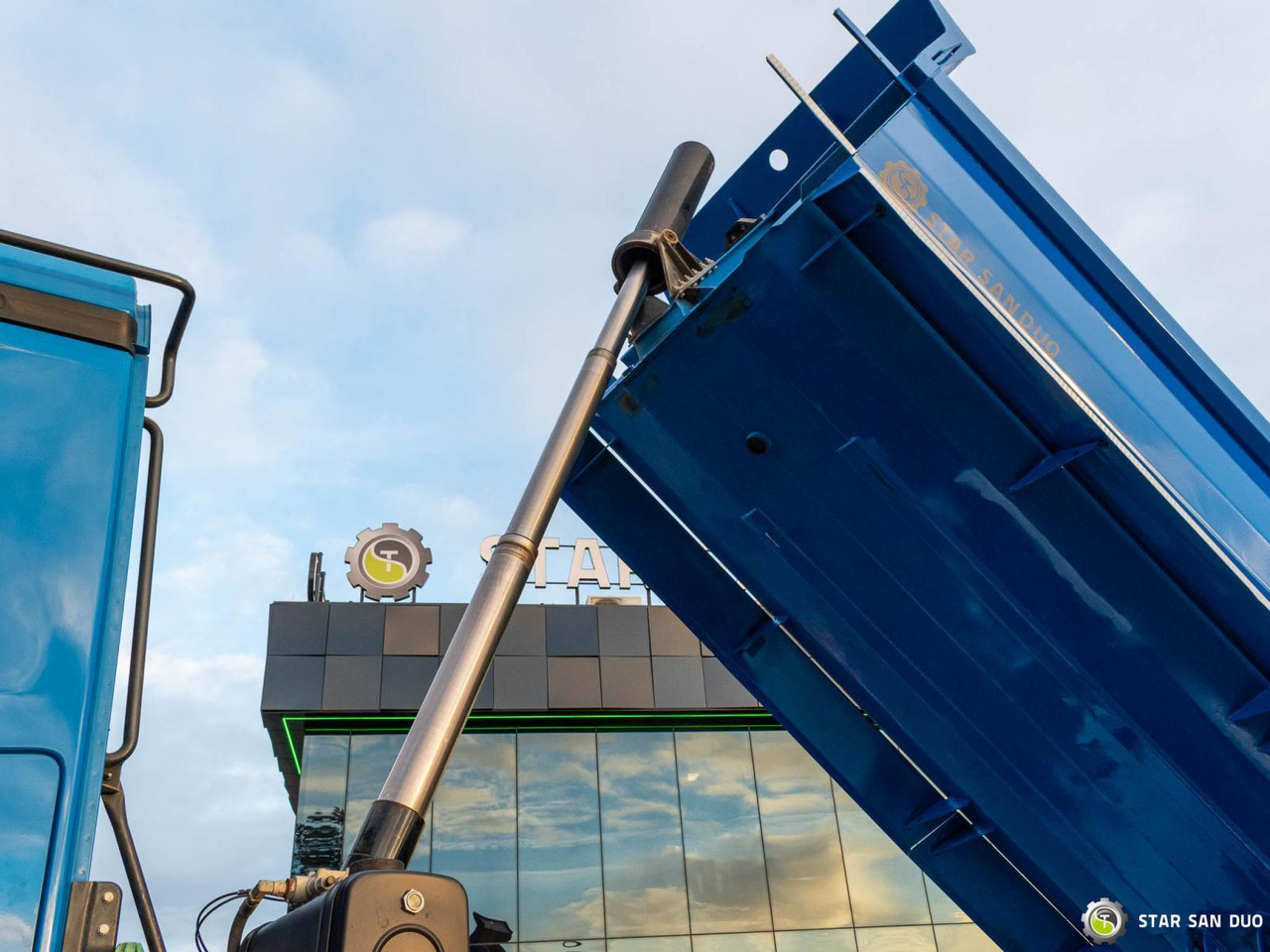 - 翻斗车:图5 - 翻斗车:图5