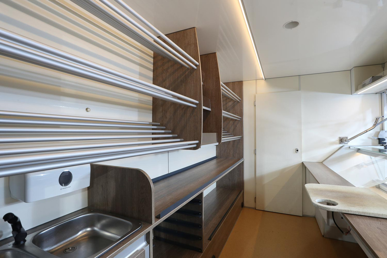 Tourenmobil BORCO HÖHNS - 自动售货卡车:图2 Tourenmobil BORCO HÖHNS - 自动售货卡车:图2