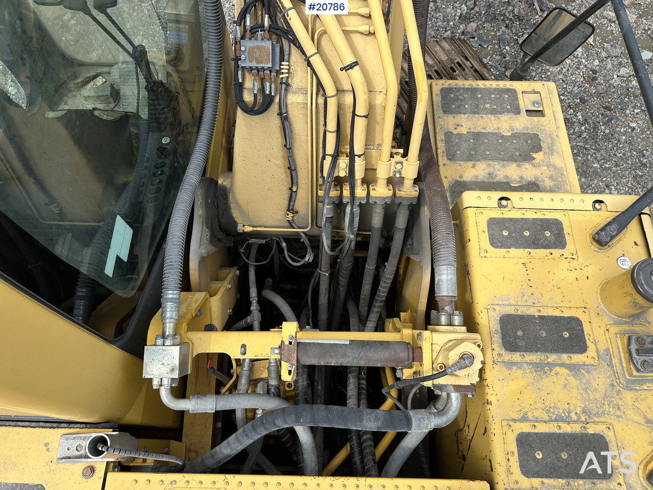 履带式挖掘机 Komatsu PC210LC-8:图32 履带式挖掘机 Komatsu PC210LC-8:图32