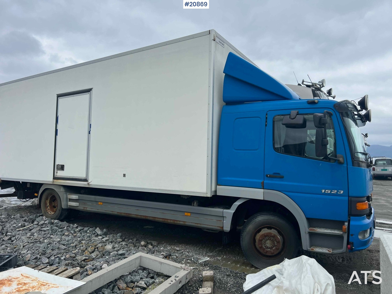Mercedes 1523 4x2 skapbil m/ full sideåpning og lift Rep.objekt - 厢式卡车:图5 Mercedes 1523 4x2 skapbil m/ full sideåpning og lift Rep.objekt - 厢式卡车:图5