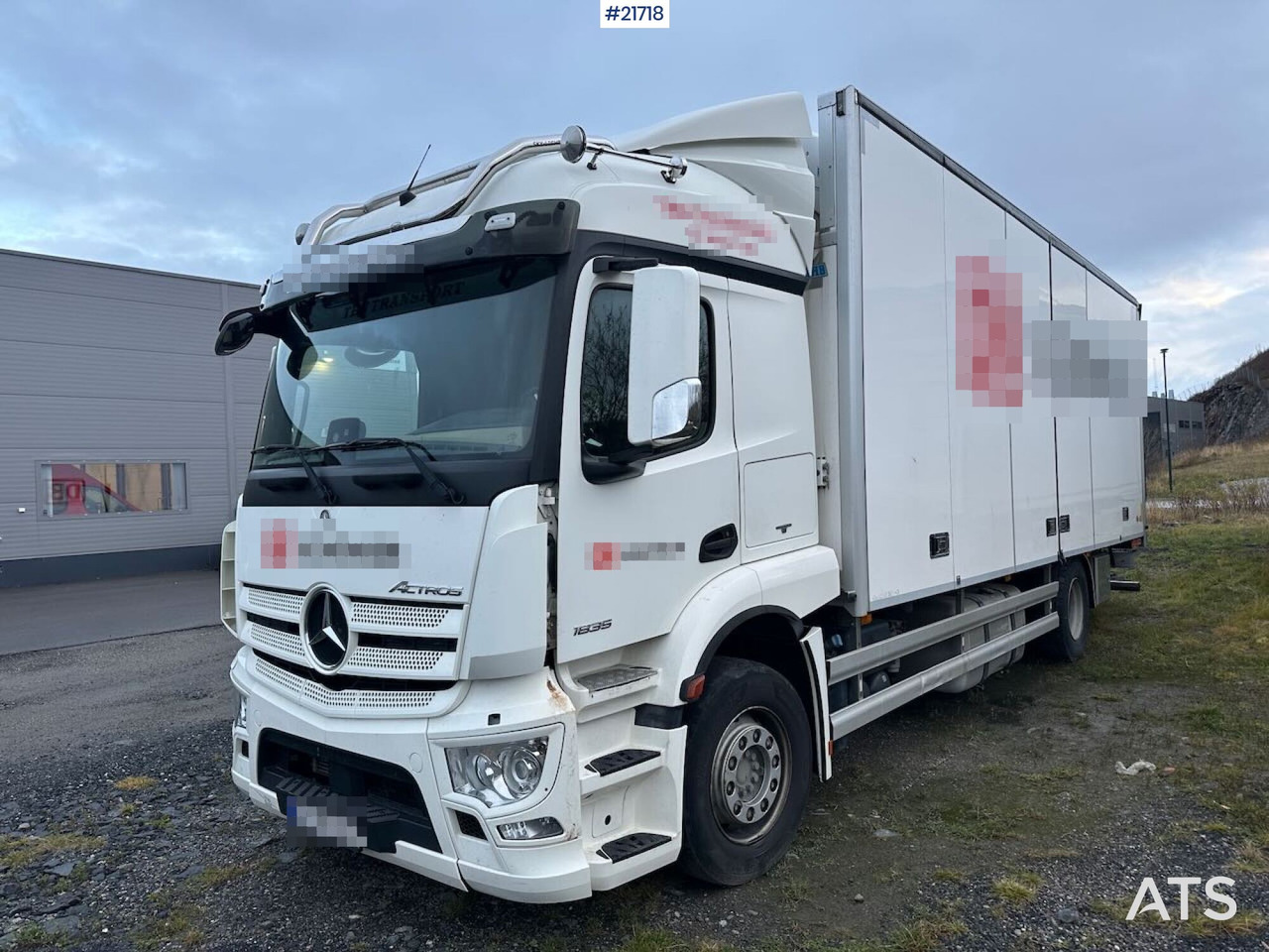 Mercedes Actros 1835 skapbil m/ Full sideåpning, aggregat, lift og 2 sett dekk - 厢式卡车:图1 Mercedes Actros 1835 skapbil m/ Full sideåpning, aggregat, lift og 2 sett dekk - 厢式卡车:图1