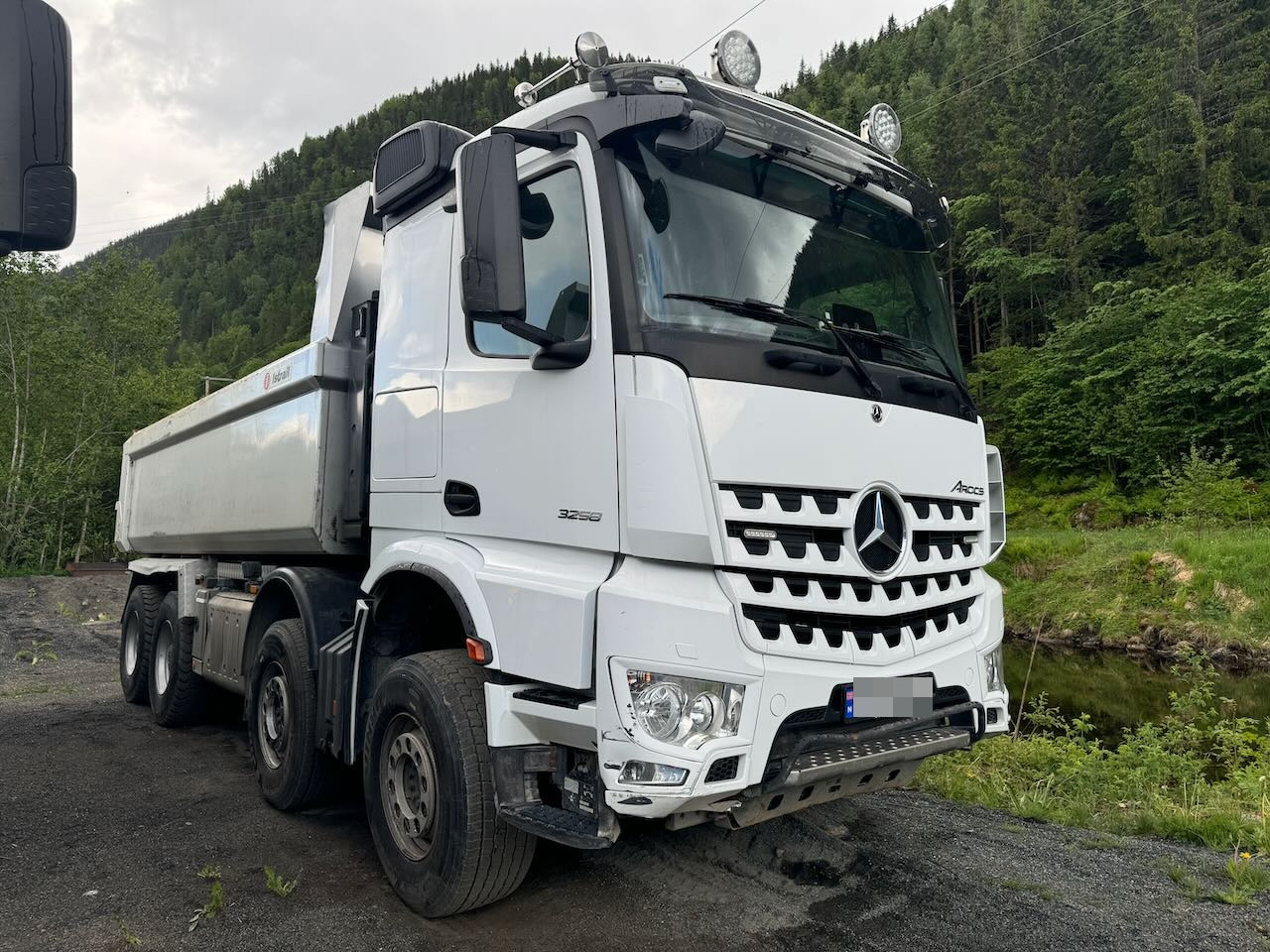 Mercedes Arocs 3258 - 翻斗车:图1 Mercedes Arocs 3258 - 翻斗车:图1