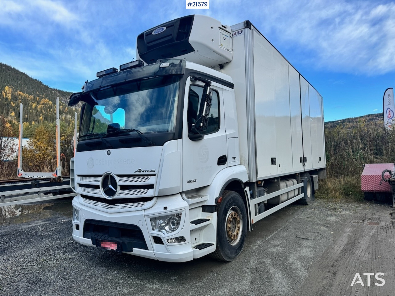 Mercedes-Benz Antos 1832 m/ Full sideåpning og Kjøl/frys. - 厢式卡车:图1 Mercedes-Benz Antos 1832 m/ Full sideåpning og Kjøl/frys. - 厢式卡车:图1