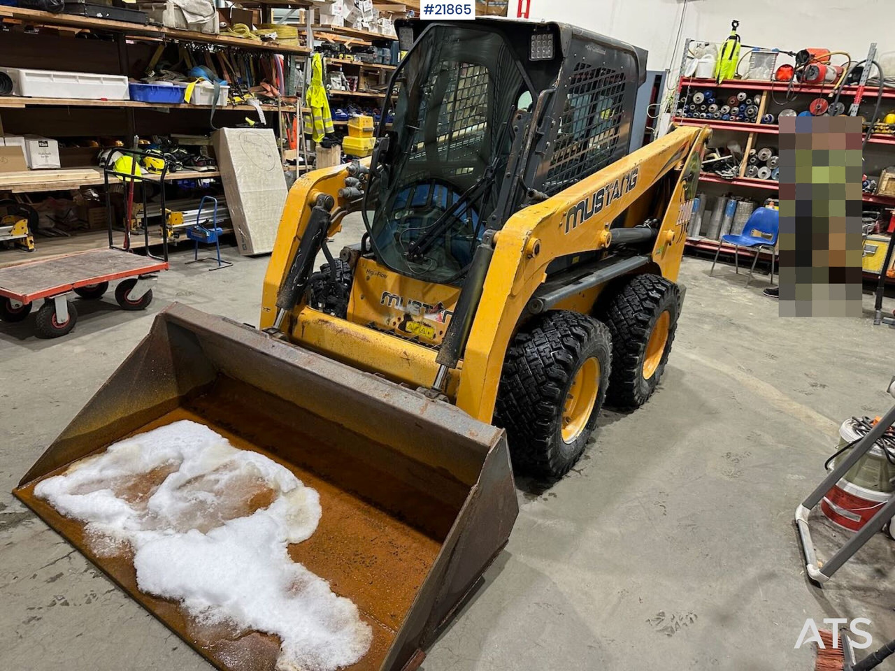 Mustang 220R kompaktlaster m/planeringskuffe og pallegafler - 滑移装载机:图2 Mustang 220R kompaktlaster m/planeringskuffe og pallegafler - 滑移装载机:图2