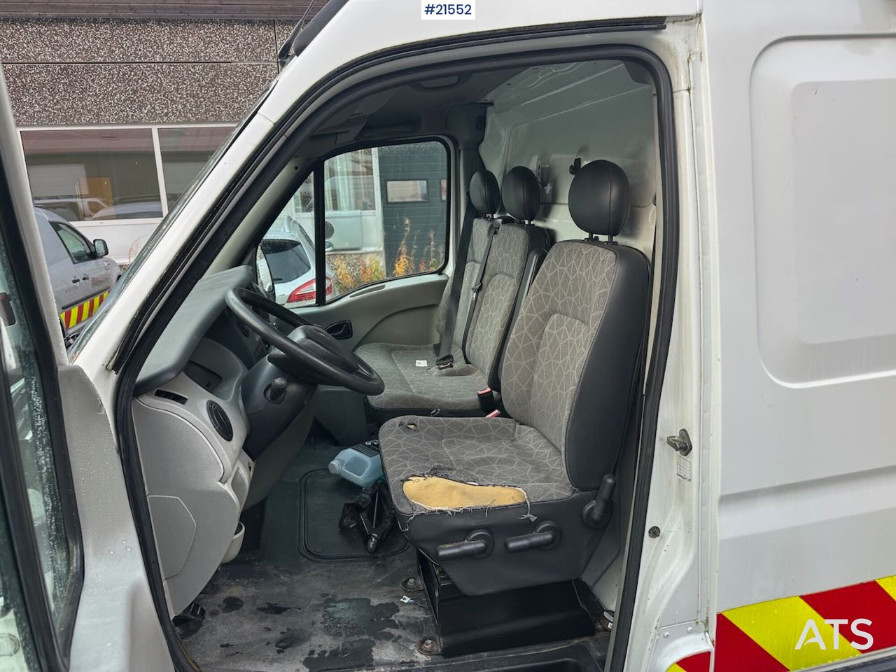 车载空中平台, 无侧窗厢式货车 Renault Master：图25