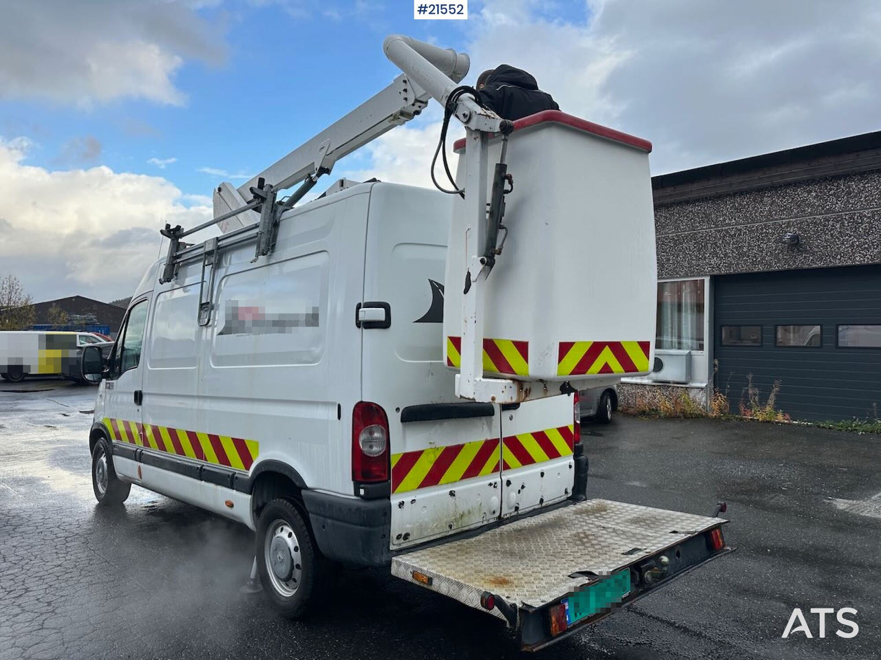 车载空中平台, 无侧窗厢式货车 Renault Master：图7