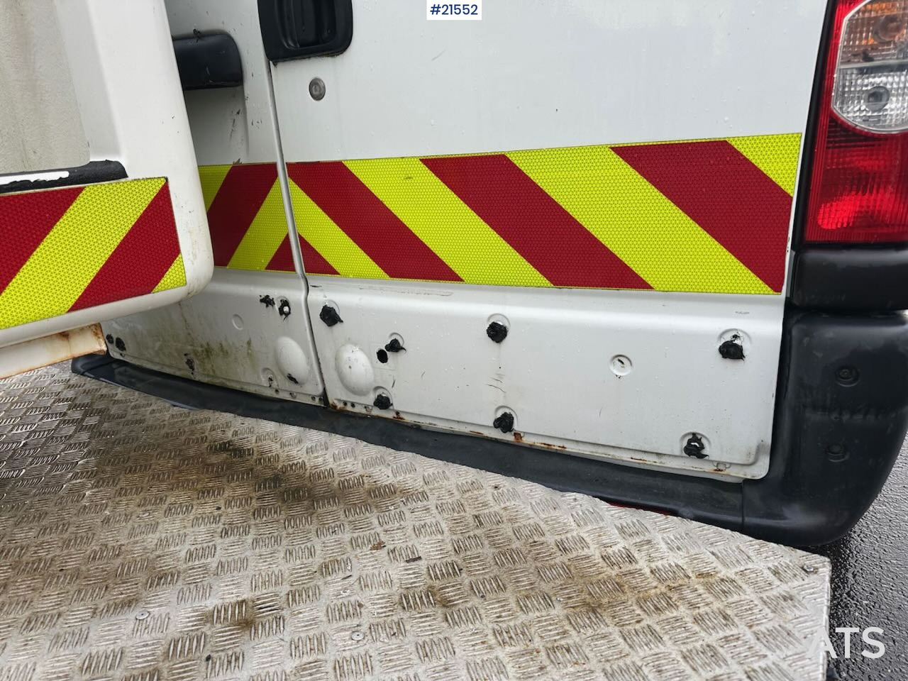 车载空中平台, 无侧窗厢式货车 Renault Master：图13