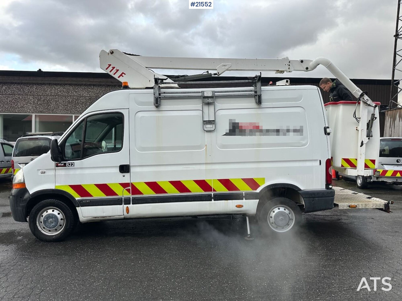 车载空中平台, 无侧窗厢式货车 Renault Master：图8