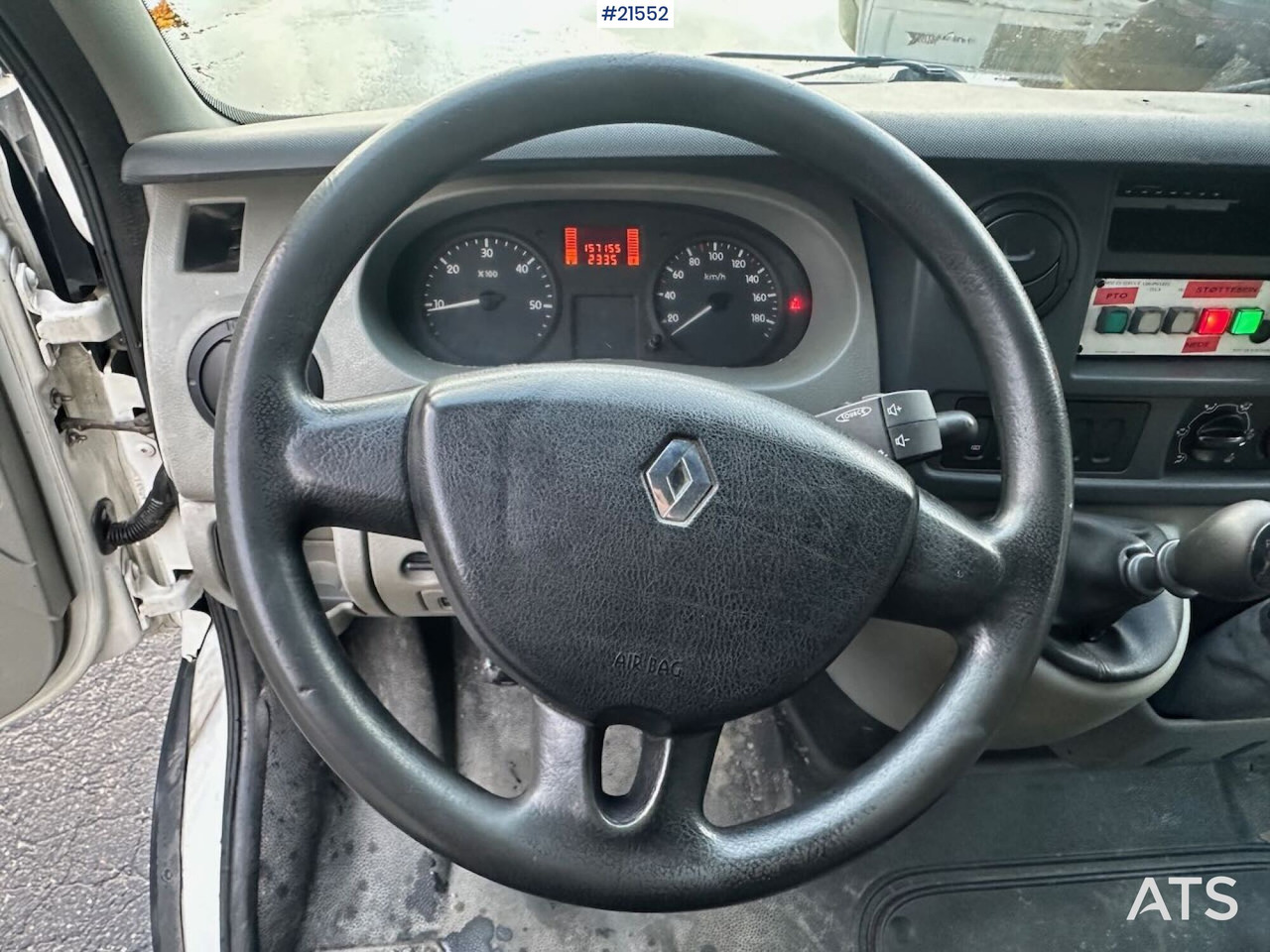 车载空中平台, 无侧窗厢式货车 Renault Master：图26