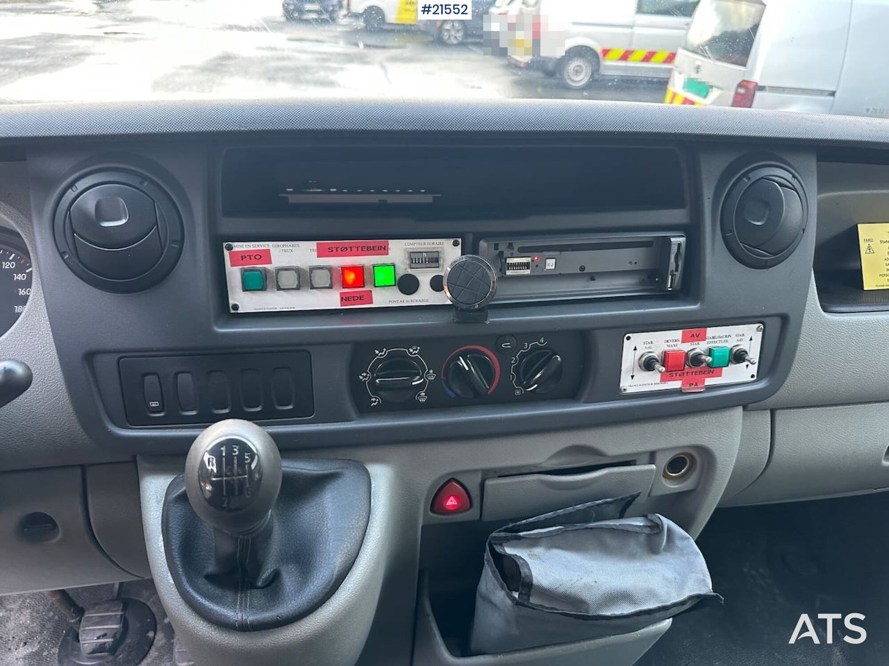 车载空中平台, 无侧窗厢式货车 Renault Master：图29