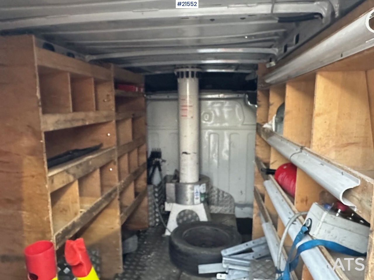 车载空中平台, 无侧窗厢式货车 Renault Master：图20