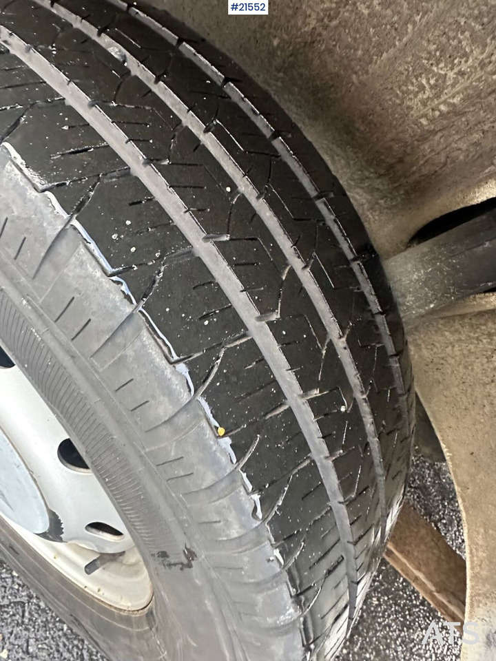 车载空中平台, 无侧窗厢式货车 Renault Master：图12