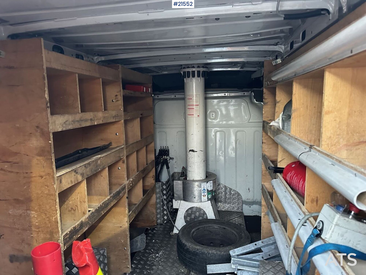 车载空中平台, 无侧窗厢式货车 Renault Master：图21