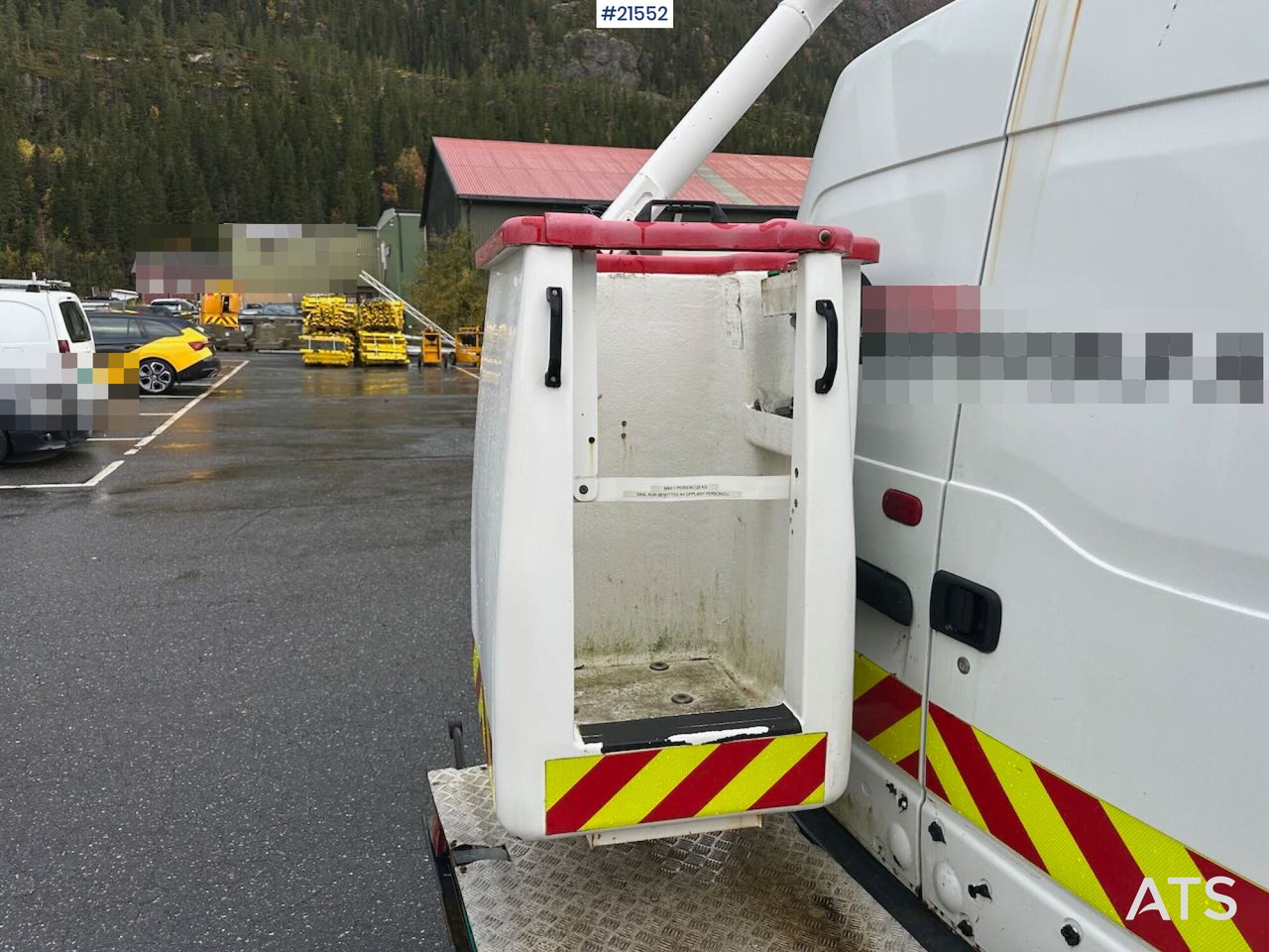 车载空中平台, 无侧窗厢式货车 Renault Master：图15