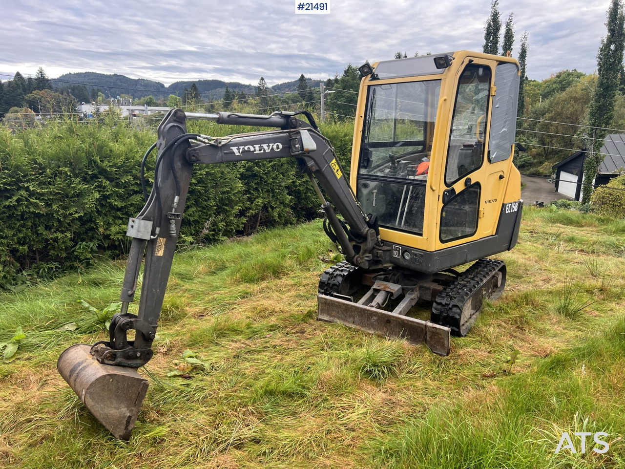 Volvo EC15B - 小型挖掘机:图1 Volvo EC15B - 小型挖掘机:图1