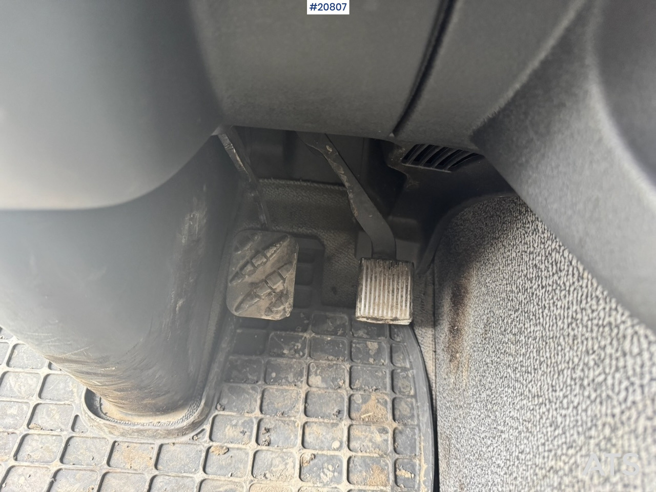 卡车, 沥青机 Volvo FE320：图40