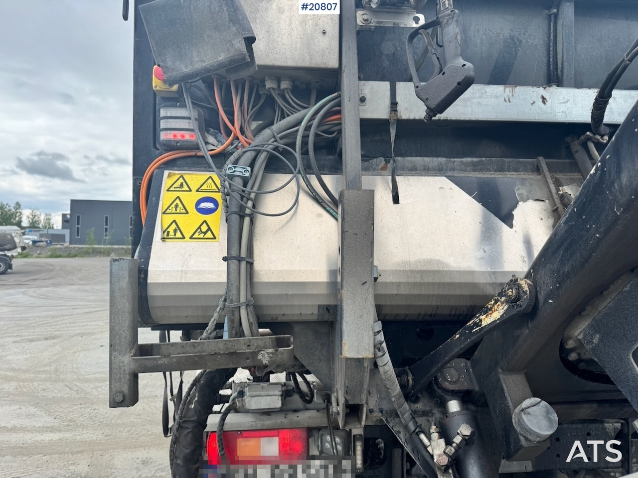 卡车, 沥青机 Volvo FE320：图26