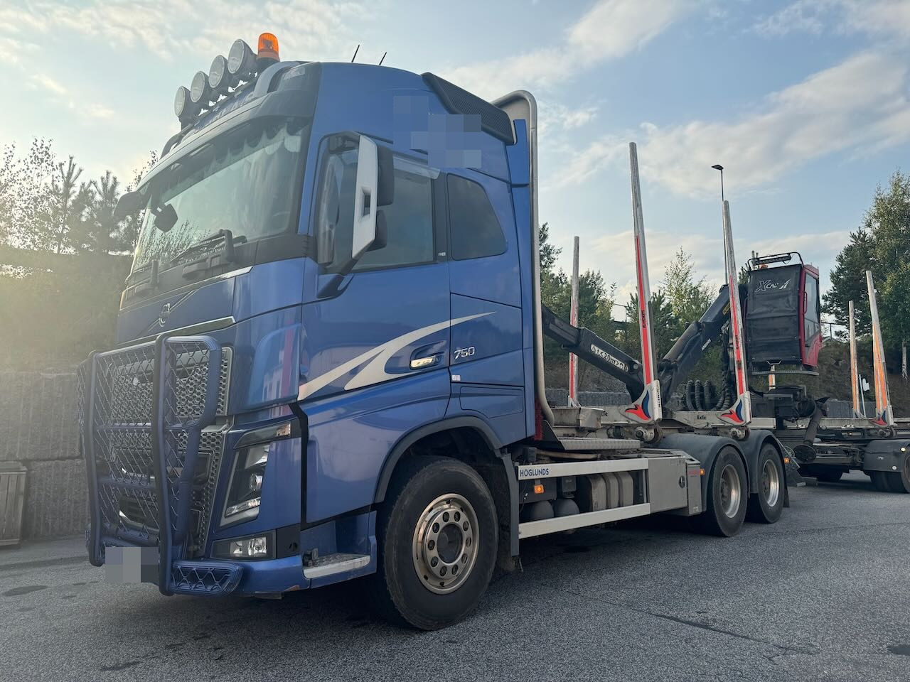 Volvo FH750 - 木材运输车, 起重车:图1 Volvo FH750 - 木材运输车, 起重车:图1