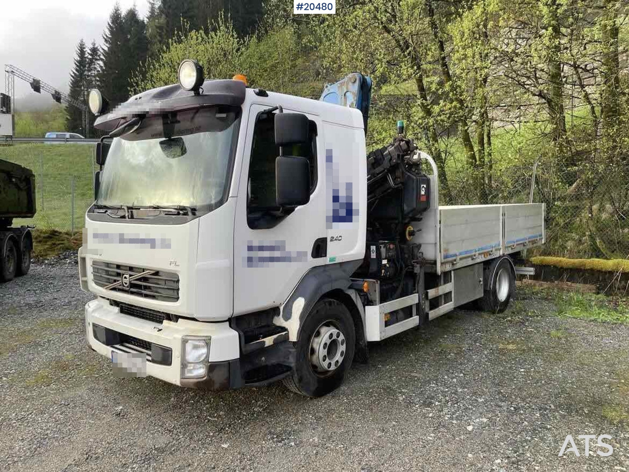 Volvo FL240 - 起重车, 栏板式/ 平板卡车:图1 Volvo FL240 - 起重车, 栏板式/ 平板卡车:图1