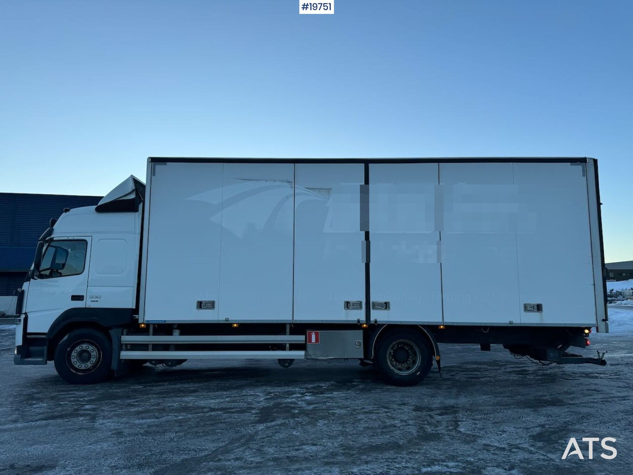 Volvo FM330 - 厢式卡车:图4 Volvo FM330 - 厢式卡车:图4