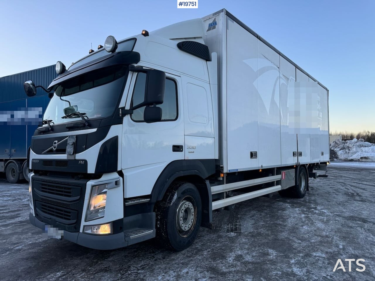 Volvo FM330 - 厢式卡车:图1 Volvo FM330 - 厢式卡车:图1