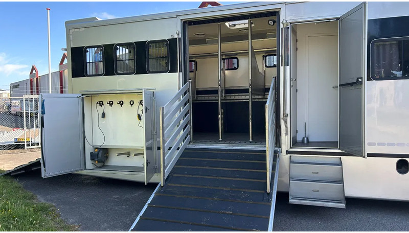MAN TGM 15.250 5 horses and living brand Krismar - 马匹运输车:图3 MAN TGM 15.250 5 horses and living brand Krismar - 马匹运输车:图3