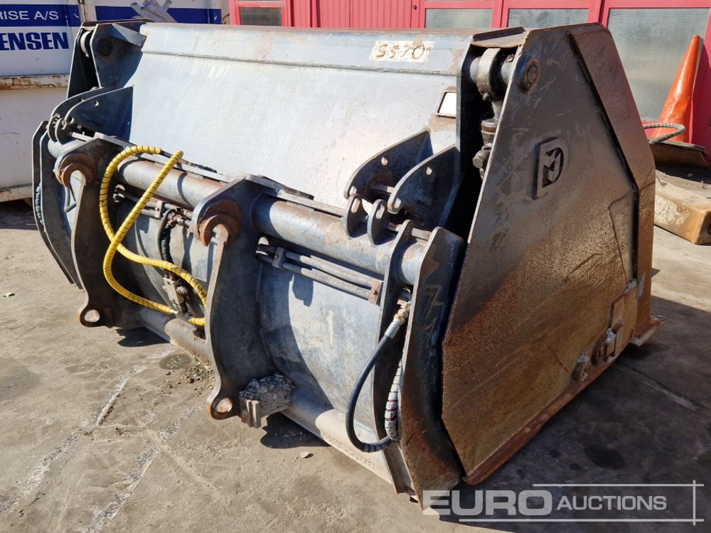 102" High Tip Front Loading Bucket to suit Volvo L90 - 铲斗:图3 102" High Tip Front Loading Bucket to suit Volvo L90 - 铲斗:图3