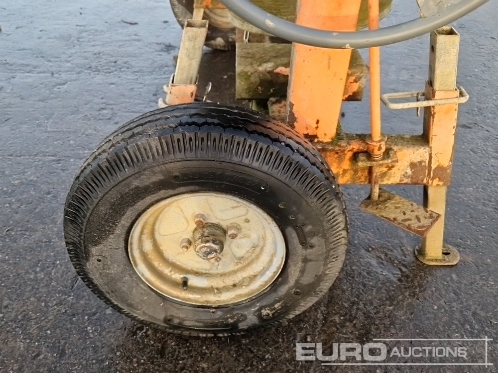 2010 Altrad Concrete Mixer, 350 Litre, Honda Engine - 混凝土搅拌机:图5 2010 Altrad Concrete Mixer, 350 Litre, Honda Engine - 混凝土搅拌机:图5