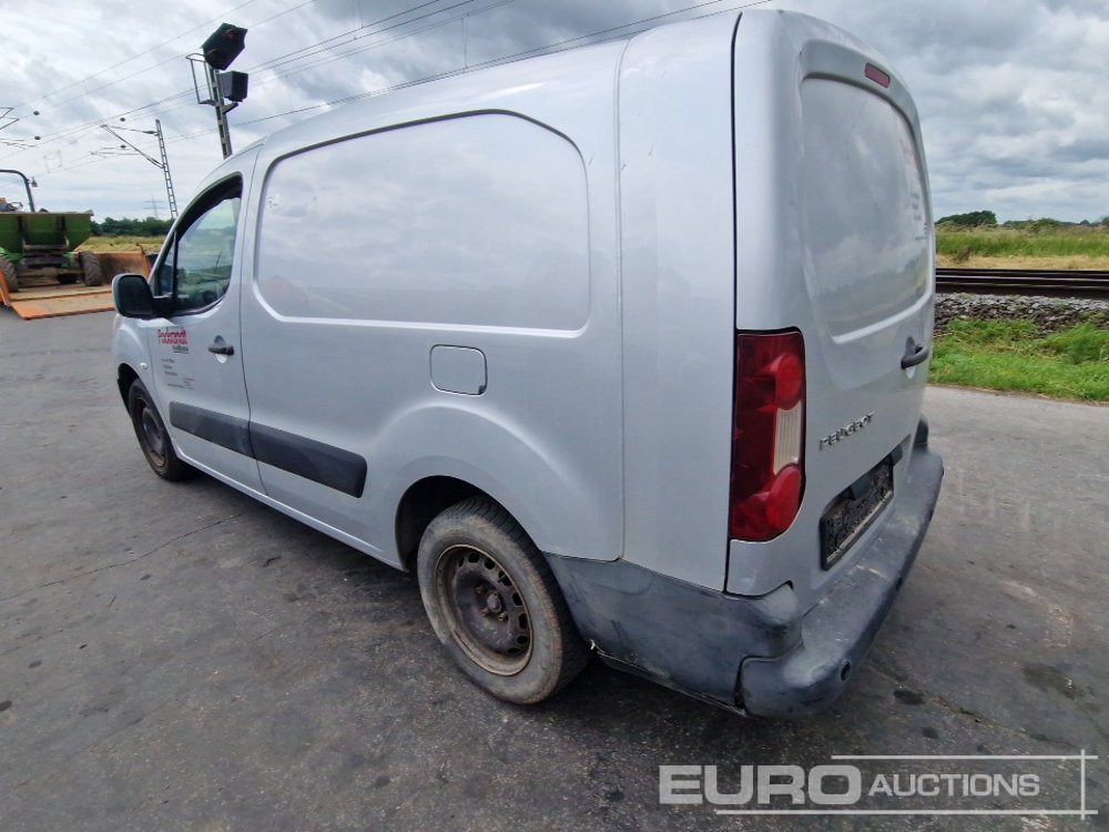 2012 Peugeot Partner - 紧凑型面包车:图3 2012 Peugeot Partner - 紧凑型面包车:图3