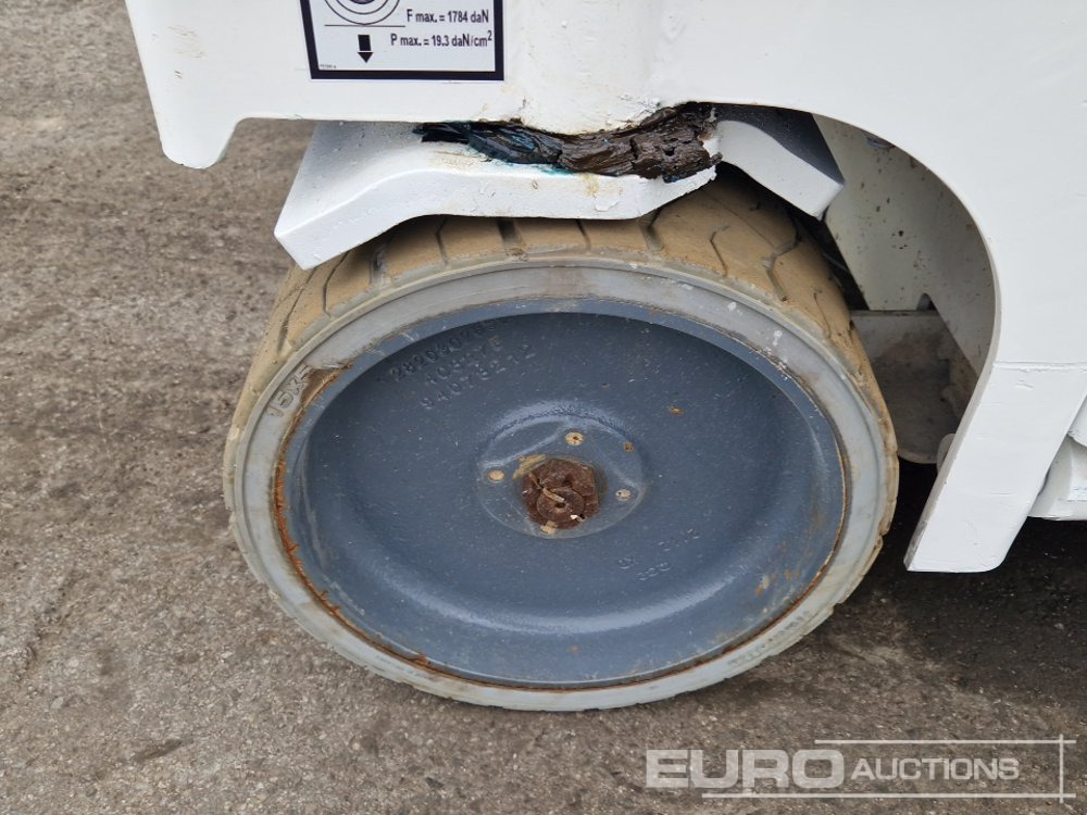 剪式升降机 2014 Haulotte Compact 12:图9 剪式升降机 2014 Haulotte Compact 12:图9