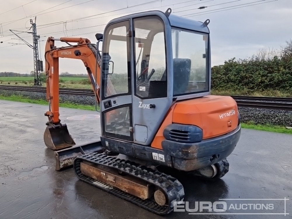 Hitachi ZX30 - 小型挖掘机:图3 Hitachi ZX30 - 小型挖掘机:图3