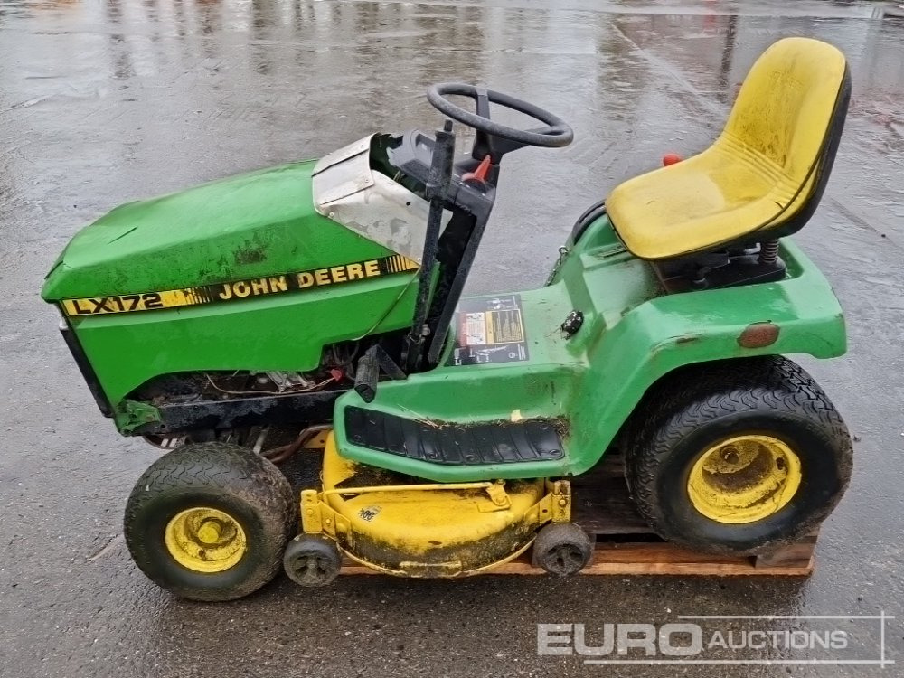John Deere LX172 - 园林割草机:图2 John Deere LX172 - 园林割草机:图2