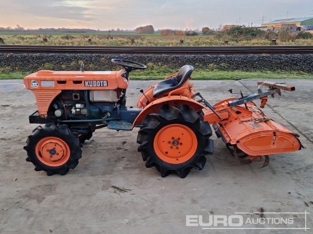 Kubota B7001 - 紧凑型拖拉机:图2 Kubota B7001 - 紧凑型拖拉机:图2