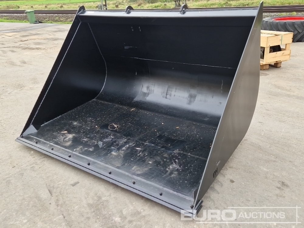 Unused 2025 94" 3m³ Front Loading Bucket to suit Manitou Telehandlers with Reinforcement on Sides and Corners + Replacable Cutting Edge - 铲斗:图1 Unused 2025 94" 3m³ Front Loading Bucket to suit Manitou Telehandlers with Reinforcement on Sides and Corners + Replacable Cutting Edge - 铲斗:图1