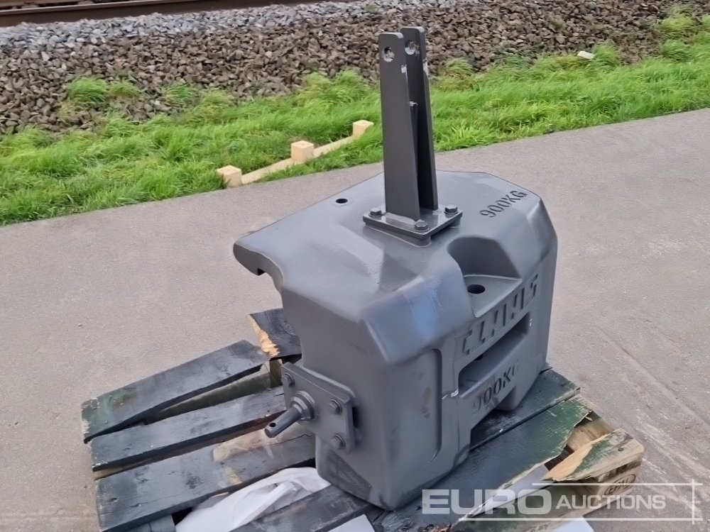 Unused 2025 Claas 900kg BigPack Cast Iron Block Weight. Can be Mounted on the Front Weight Carrier, Front Hitch or Rear Hitch - 农业机械:图4 Unused 2025 Claas 900kg BigPack Cast Iron Block Weight. Can be Mounted on the Front Weight Carrier, Front Hitch or Rear Hitch - 农业机械:图4