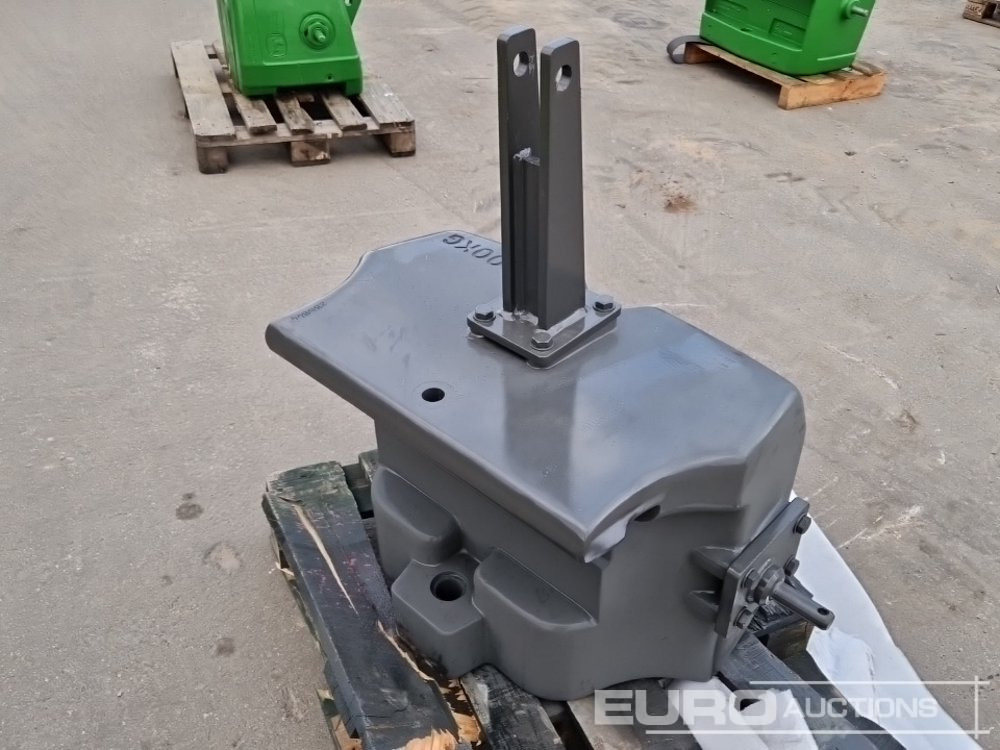 Unused 2025 Claas 900kg BigPack Cast Iron Block Weight. Can be Mounted on the Front Weight Carrier, Front Hitch or Rear Hitch - 农业机械:图3 Unused 2025 Claas 900kg BigPack Cast Iron Block Weight. Can be Mounted on the Front Weight Carrier, Front Hitch or Rear Hitch - 农业机械:图3