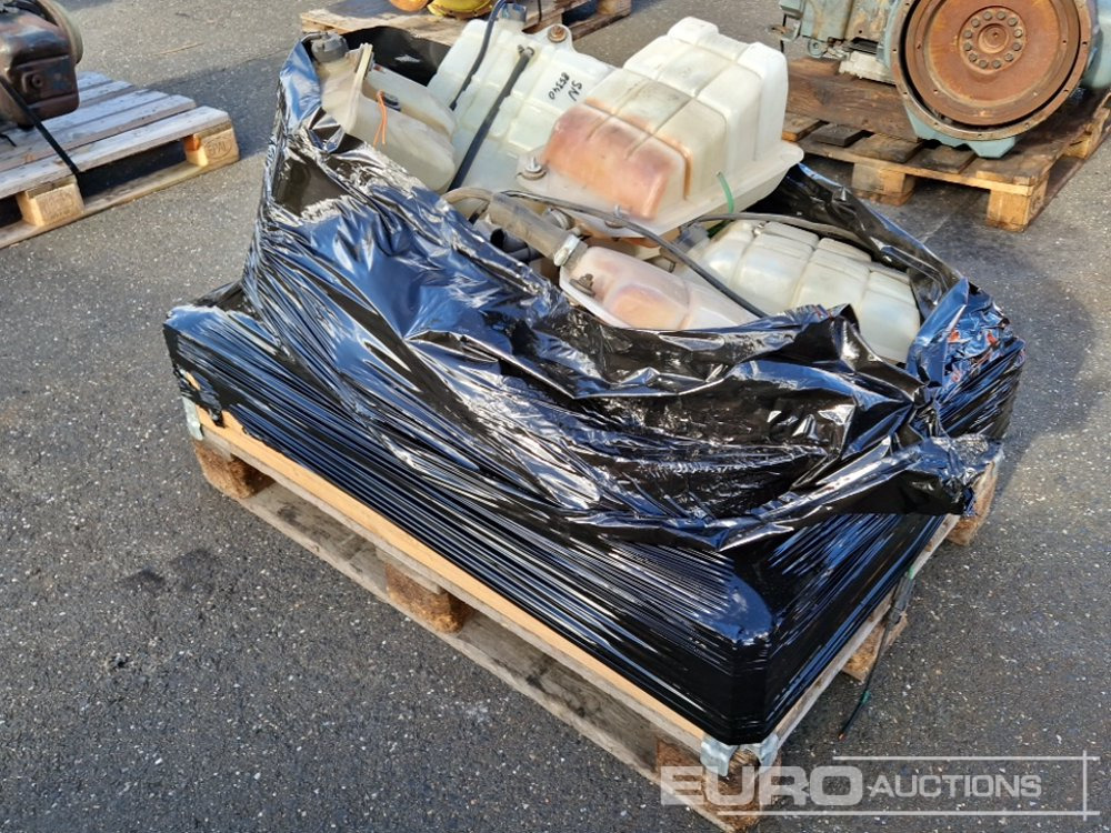 Window Washer Water Tanks to suit Iveco - 备件:图2 Window Washer Water Tanks to suit Iveco - 备件:图2