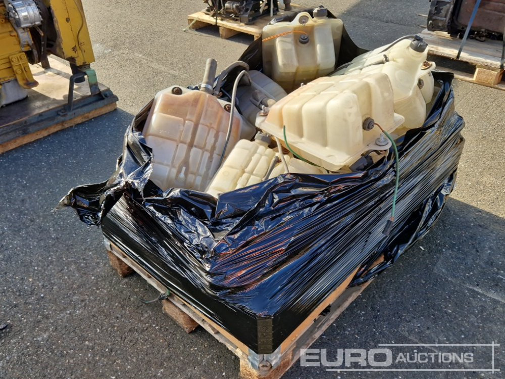 Window Washer Water Tanks to suit Iveco - 备件:图3 Window Washer Water Tanks to suit Iveco - 备件:图3