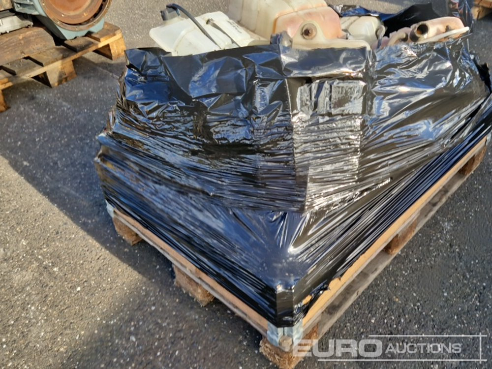 Window Washer Water Tanks to suit Iveco - 备件:图5 Window Washer Water Tanks to suit Iveco - 备件:图5