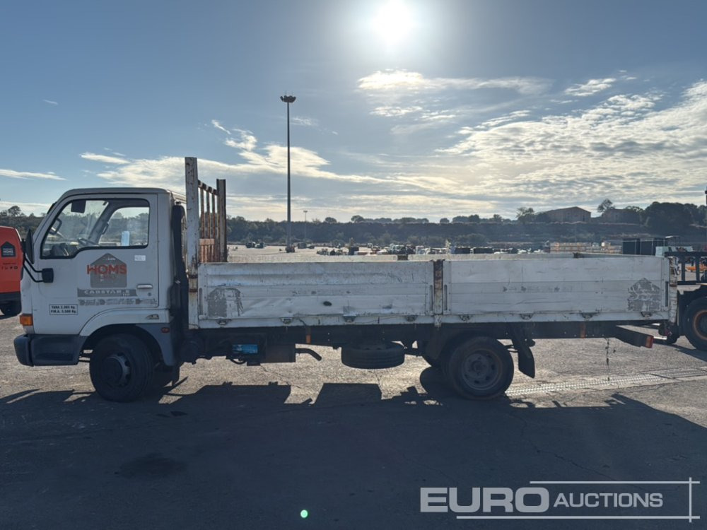 1999 Nissan Cabstar - 栏板式/ 平板卡车:图2 1999 Nissan Cabstar - 栏板式/ 平板卡车:图2