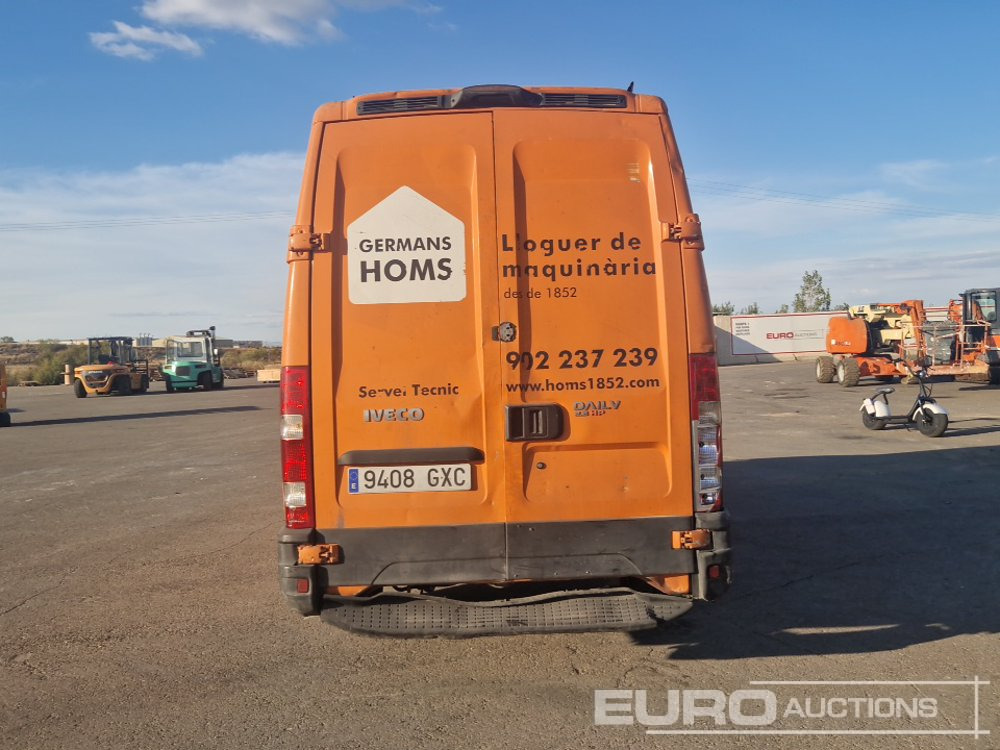 2010 Iveco Daily 35 S14 - 无侧窗厢式货车:图4 2010 Iveco Daily 35 S14 - 无侧窗厢式货车:图4