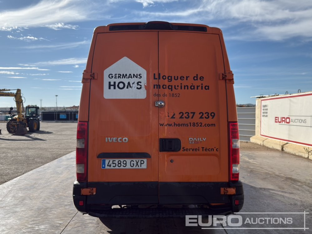 2010 Iveco Daily 35 S14 - 无侧窗厢式货车:图4 2010 Iveco Daily 35 S14 - 无侧窗厢式货车:图4