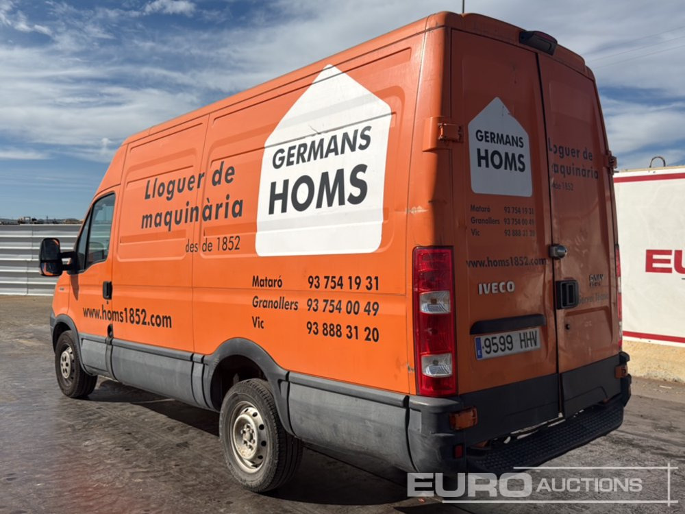 2012 Iveco Daily 35 S14 - 无侧窗厢式货车:图3 2012 Iveco Daily 35 S14 - 无侧窗厢式货车:图3